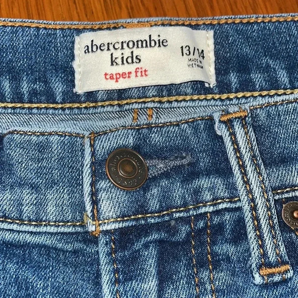 Abercrombie Kids Boys Tapered Leg Distressed Jeans Size 13/14 - Picture 3 of 6